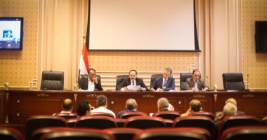 وزير النقل من البرلمان: لا خصخصة للسكة الحديد ولن نرفع أسعار التذاكر إلا بعد تحسين الخدمة.. انتظروا طفرة وجميع العربات ستكون VIP.. هشام عرفات: البوابات الإلكترونية منعت التسرب بالمترو.. ومشروع  جديد للنقل الذكى