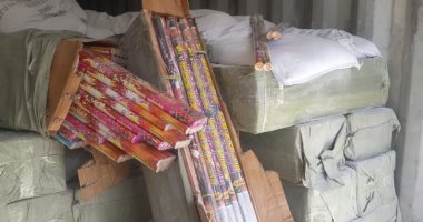 فيديو وصور.. إحباط دخول 60 طن ألعاب نارية داخل حاويات قادمة من الصين بالإسكندرية