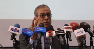 صور.. مصطفى عزام: 10 آلاف متفرج فى الدورى.. و3 استادات تنطبق عليها المعايير