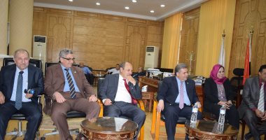 رئيس جامعة بنها يستقبل عددا من أساتذة الجراحة فى الجامعات المصرية
