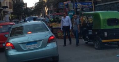 الباعة الجائلون يحتلون محطة مترو حلمية الزيتون ويحولونه لسوق عشوائى