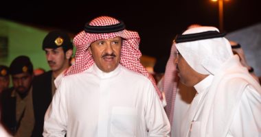 الأمير سلطان بن سلمان يزور سوق عكاظ ويشيد بعروض الفروسية