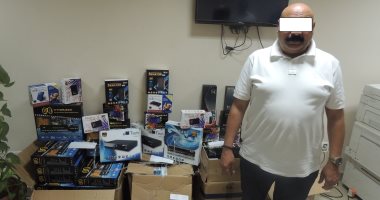 المصنفات تضبط صاحب شركة يبيع ريسيفرات فك شفرات بعابدين