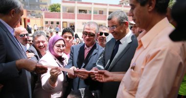 محافظ كفر الشيخ يفتتح مدرستين فى بيلا لخفض الكثافة بالفصول