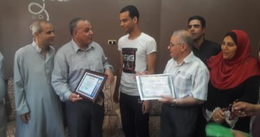  رئيس مدينة أشمون بالمنوفية يكرم الأول مكرر بالثانوية العامة