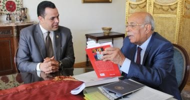 "أخبار مصر" يروى تفاصيل وحكايات خاصة عن حياة دكتور مفيد شهاب
