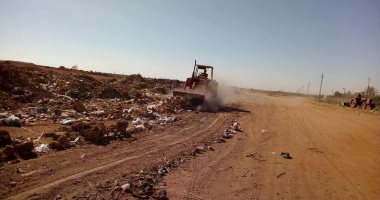 صور.. حملات نظافة وتطهير وصيانة فى قرية المعصرة بالداخلة