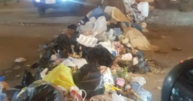 انتشار القمامة فى الهانوفيل بالإسكندرية والأهالى يطالبون بصناديق لجمعها