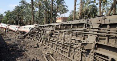 فيديو جديد لخروج قطار المرازيق عن قضبان السكك الحديدية بالجيزة.. صور