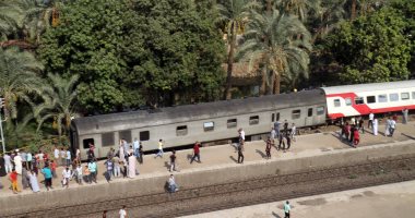 صور.. قيادات أمن الجيزة تتابع نقل مصابى حادث انقلاب قطار المرازيق للمستشفيات