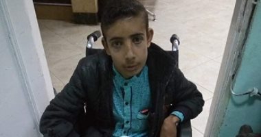 الناجح يرفع إيده.. محمد يتفوق على إعاقته ويحقق 92% فى الثانوية العامة 