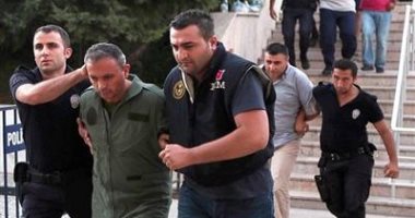 أردوغان والجيش.. تاريخ من العداء الإخوانى للجنرالات.. الرئيس التركى استغل تحرك "15 يوليو" لتصفية قيادات المؤسسة العسكرية.. وتقارير: اعتقال المئات منهم بالخدمة العسكرية.. ويبدأ ولايته الثانية بالسيطرة على الجيش
