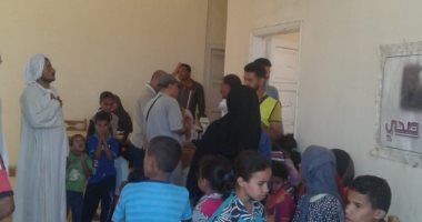 فحص 993 مواطنا فى قافلة علاجية بـ"بنى عقبة" جنوب بنى سويف