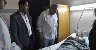 محافظ الجيزة يزور المصابين فى حادث قطار البدرشين