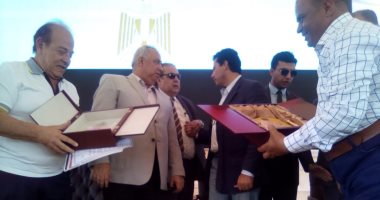 صور.. تعرف على أبرز القضايا التى طرحها شباب العاشر من رمضان على وزير الشباب
