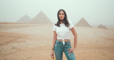 صور.. هبة طوجى تدعم السياحة المصرية بجلسة تصوير فى الأهرامات