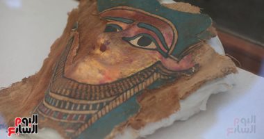 الآثار: القناع المكتشف فى سقارة من الفضة ويعود لكاهن من الأسرة الـ26 - صور