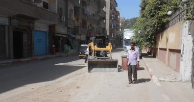صور.. محافظ سوهاج : رفع 38 طن قمامة ومخلفات صلبة بمركز البلينا  