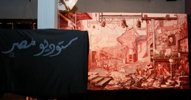 صور.."ستوديو مصر" مشروع تخرج يجمع السينما والتراث المصرى لطالب بفنون جميلة الأقصر