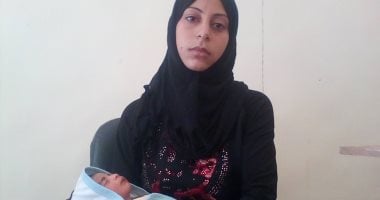 مأساة أسرة بالمنيا طفلتها تحتاج إلى 3 عمليات جراحية فى المخ والساق