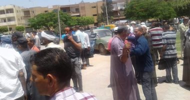 صور.. عمال شركة استثمار زراعى بالشرقية يطالبون بصرف العلاوات المتأخرة