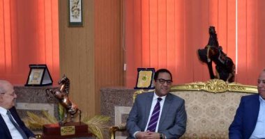 محافظ الشرقية يستقبل رئيس المركزى للتنظيم والإدارة لبحث بعض الموضوعات الهامة