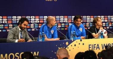 المصرى محمد ثابت يدير المؤتمر الصحفى لنهائى كأس العالم.. فيديو وصور