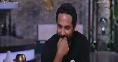 كريم فهمى يشاهد فقط مسلسله "نحب تاني ليه" ومسلسل شقيقه "رجالة البيت"   