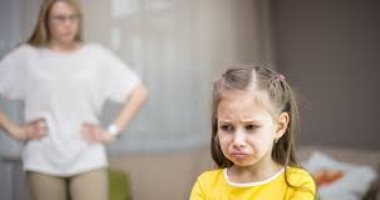 ساعده يبقى شخص سوى.. كيف تؤهل طفلك نفسيا بعد التعرض لصدمة؟
