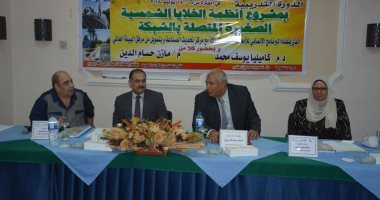 محافظ الوادى الجديد يشهد دورة تدريبية بمشروع أنظمة الخلايا الشمسية.. صور