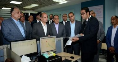 صور.. جولات ميدانية لوزير الطيران بمطارى القاهرة وأسيوط والمصرية للمطارات  