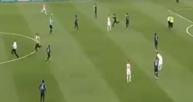 فيديو.. إيقاف نهائي كأس العالم فى الدقيقة 52 بعد اقتحام الجماهير أرض الملعب