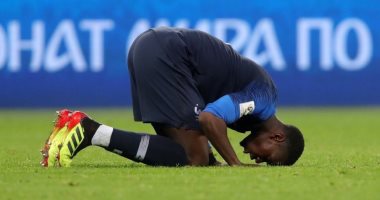 شاهد.. بوجبا يسجد احتفالا بلقب كأس العالم 2018