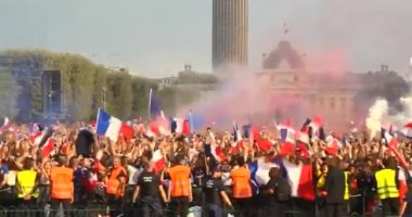 فيديو.. باريس تشتعل احتفالا بلقب كأس العالم