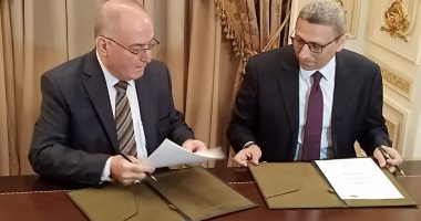 صور.. أمين عام البرلمان يوقع بروتوكول تعاون مع نظيره العراقى لتبادل المعلومات