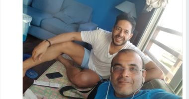 أيمن بهجت قمر  ينشر صورة مع محمد حماقى ويعلق: صيف 2018 