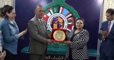 الجامعة العربية تكرم رئيسة مجلس الشباب العربى تقديرا لجهودها