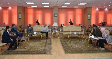 محافظ الشرقية ومندوبين عن وزارة التخطيط يتابعان خطة عمل المراكز التكنولوجية