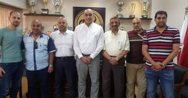 هشام نصر يستقبل وفدا من مدربى كرة اليد الفلسطينيين