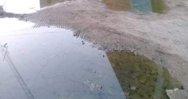 صور.. أهالى أبنوب بأسيوط يشكون توقف مشروع الصرف الصحى منذ  14 عاما