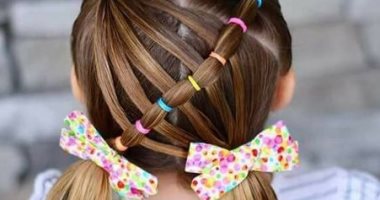 لماذا يحذر الخبراء الأمهات من تسريح شعر البنات بعنف أو ربطه بإحكام