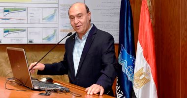 مهاب مميش :عبور 28 سفينة عملاقة قناة السويس خلال الأيام الأربعة الماضية