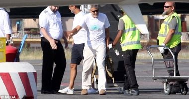 شاهد .. الظهور الأول لـ جورج كلونى بعد تعرضه لحادث بإيطاليا