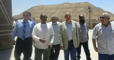 صور.. وزير الرى يتفقد متحف النيل بأسوان للتأكد من استعداده للموسم السياحى