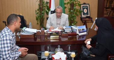 محافظ الشرقية يستقبل أسرة الشهيد أحمد جودة ويقرر إطلاق إسمه على مدرسة 