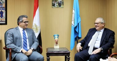 سفير إيطاليا يزور خالد العنانى ويقترح فاترينة عرض لمومياء توت عنخ آمون 