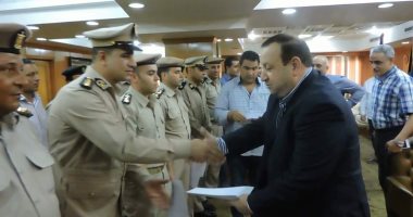 صور.. مدير أمن البحيرة يكرم الضباط المتميزين فى البحث الجنائى