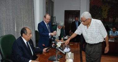 وزير الزراعة يجرى قرعة علنية على 20 تأشيرة حج للعاملين بالوزارة