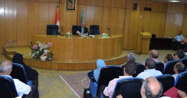 محافظ المنيا يوجه رؤساء المدن بالعمل الميدانى والتواصل مع المواطنين