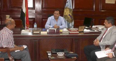 فيديو وصور.. محافظ الأقصر يبحث توصيل خطوط الغاز لمنطقة البغدادى الصناعية